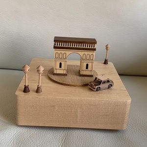 New - Collectible Musical Box - Arch of Triumph